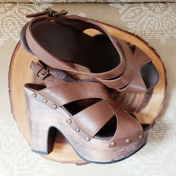 LEATHER CHUNKY WOOD PLATFORM STUDDED SANDALS - Picture 6 of 13